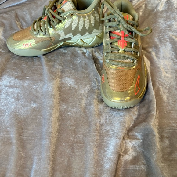 Carmelo Anthony Golden Child sneakers - Picture 1 of 9